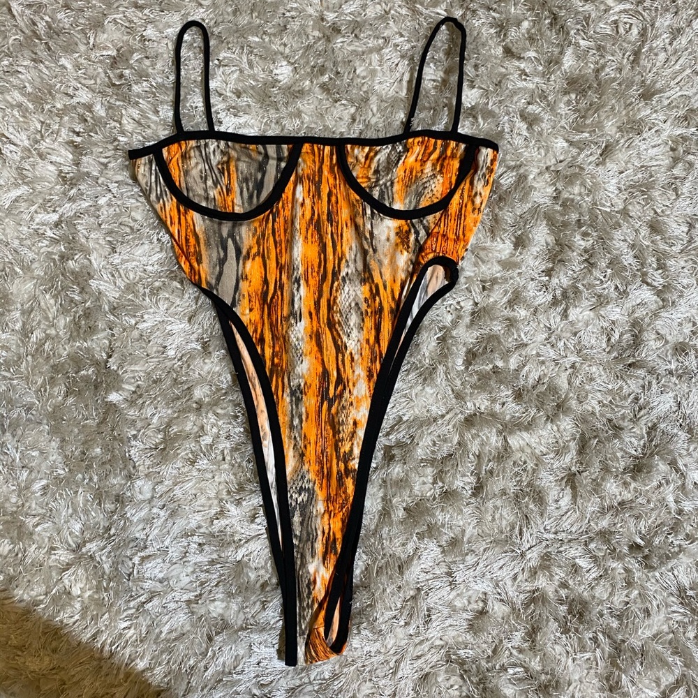 Two piece set - Picture 2 of 3